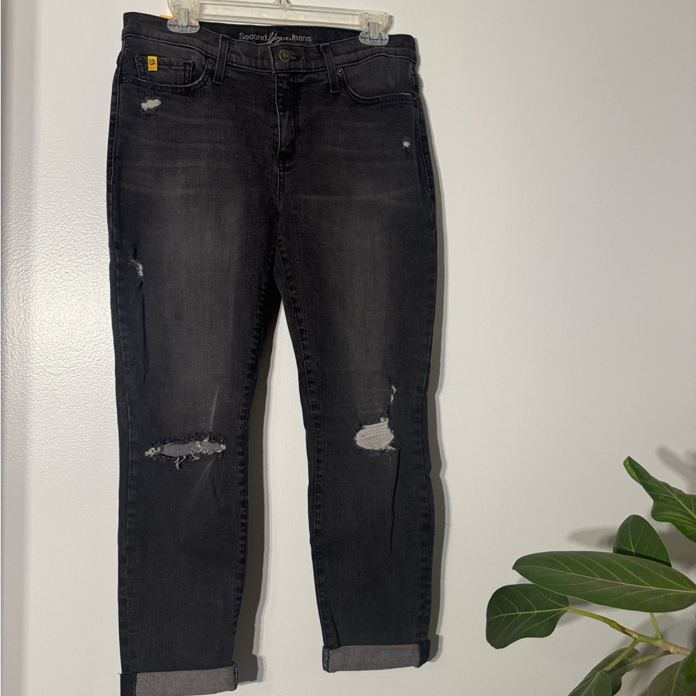Women's Black Distressed Jeans